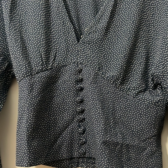 Balloon sleeve abercombie polka dot top with button detail - Picture 2 of 5